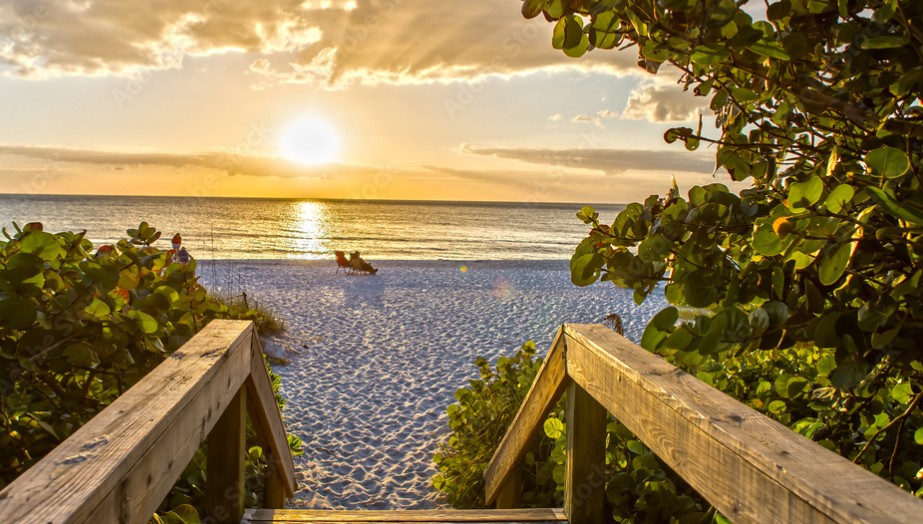 Private event at dusk at an exclusive Southwest Florida venue, produced by Luxe Alliances